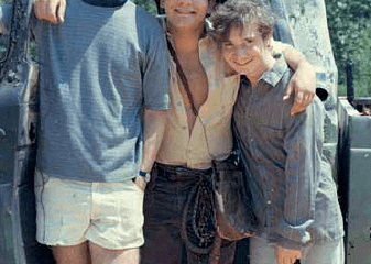 Indiana Jones im Stimmbruch: Wie drei Fans den Filmklassiker im Garten nachdrehten Indiana Jones im Stimmbruch: Wie drei Fans den Filmklassiker im Garten nachdrehten