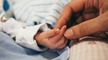 Was wäre, wenn … Männer Kinder bekommen könnten?