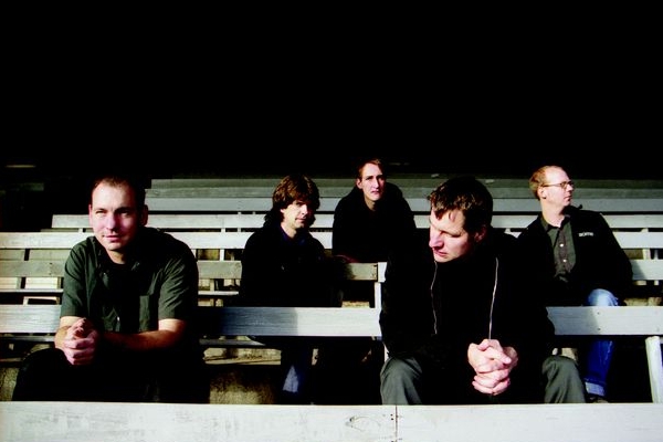 A-85008-1182002636 Singt nicht im Stadion: Marcus Wiebusch (rechts vorne)